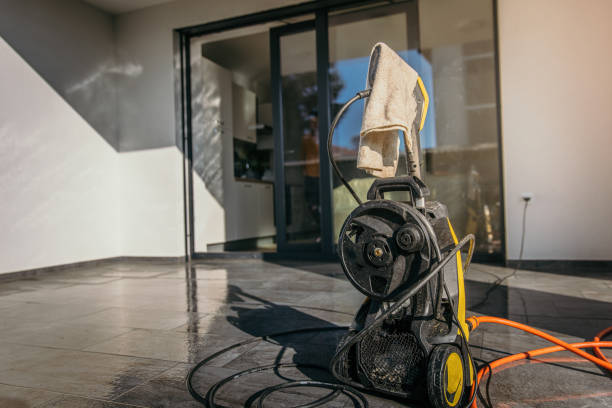 Best Animal Enclosure Cleaning  in Spring Grove, IL